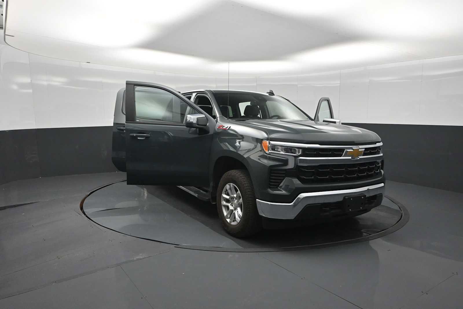 Used 2025 Chevrolet Silverado 1500 LT w/ Z71 Off-Road Package AWD/4WD image 43