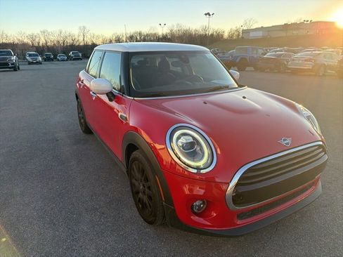 Used 2021 MINI Cooper 4-Door Hardtop w/ Storage Package image 9