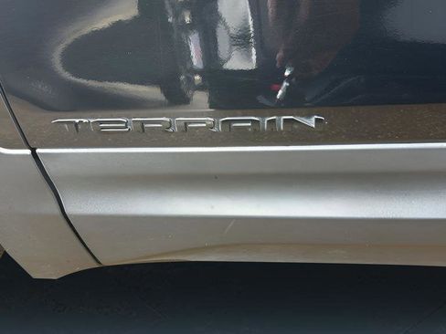 Used 2023 GMC Terrain SLE w/ Driver Convenience Package image 6