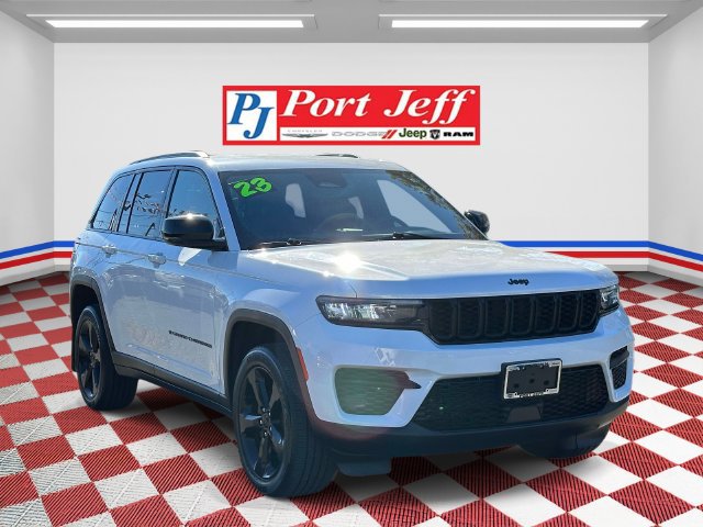 Used 2023 Jeep Grand Cherokee Altitude AWD/4WD image 2