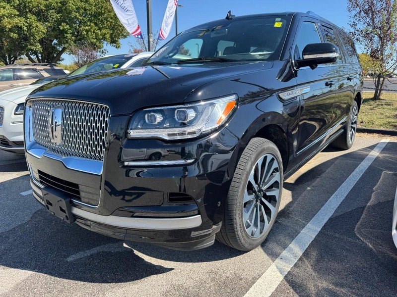 Used 2024 Lincoln Navigator L Reserve AWD/4WD image 3