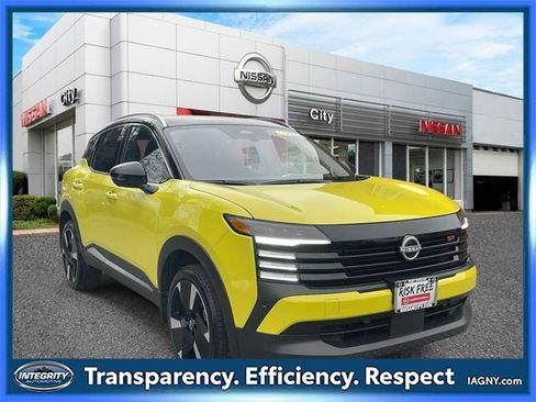 Certified 2025 Nissan Kicks SR image 1