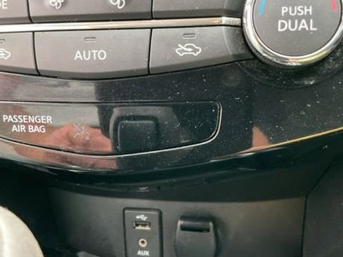 Used 2015 Nissan Rogue SV w/ SV Premium Package AWD/4WD image 27