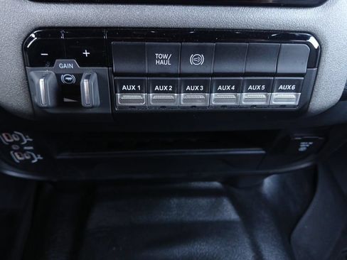 Used 2025 RAM 2500 Tradesman w/ Chrome Appearance Group AWD/4WD image 10