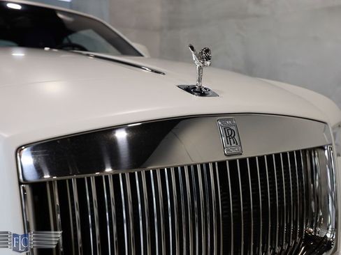 Used 2020 Rolls-Royce Dawn image 57