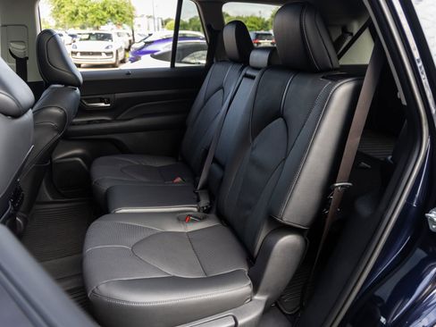 Used 2025 Toyota Grand Highlander AWD image 31