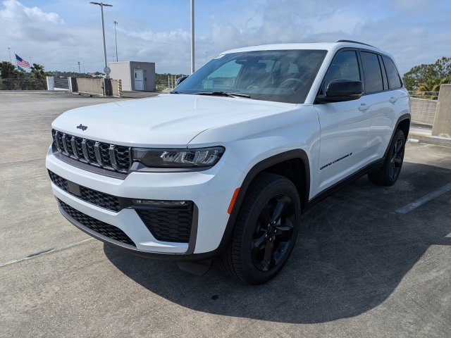 New 2026 Jeep Grand Cherokee Limited w/ Limited Altitude Package RWD image 8