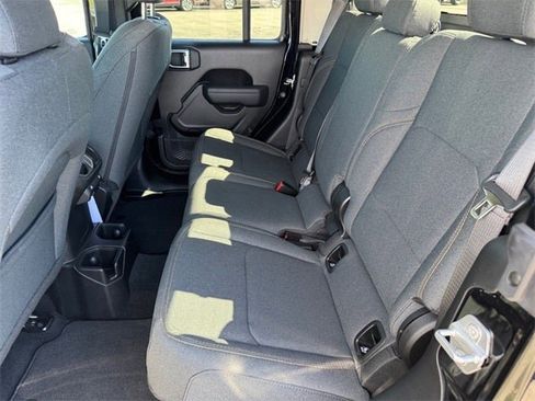 Used 2025 Jeep Gladiator Sport image 10