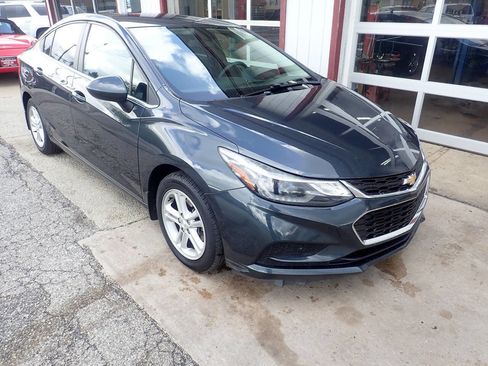 Used 2017 Chevrolet Cruze LT w/ Convenience Package image 21