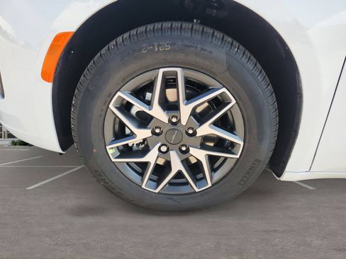 New 2027 Chrysler Pacifica Limited FWD image 10