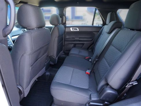 Used 2014 Ford Explorer XLT w/ Equipment Group 201A AWD/4WD image 18