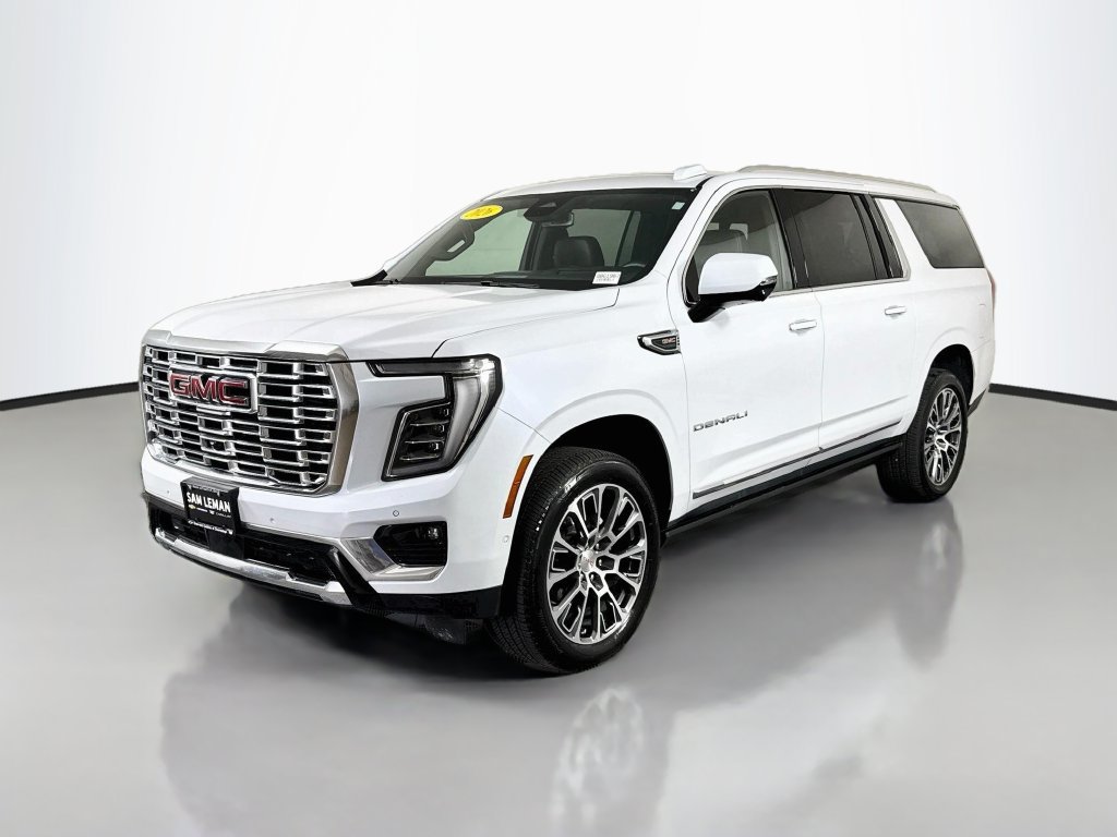 Used 2026 GMC Yukon XL Denali w/ Sun & Power Step Package AWD/4WD image 3