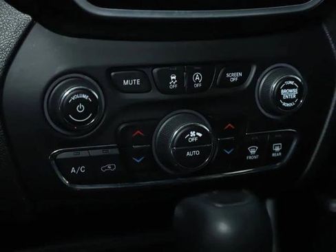 Certified 2021 Jeep Cherokee Limited w/ Elite Package image 28