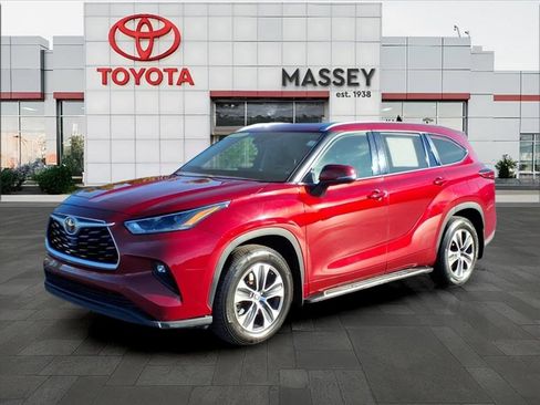 Used 2021 Toyota Highlander XLE image 7