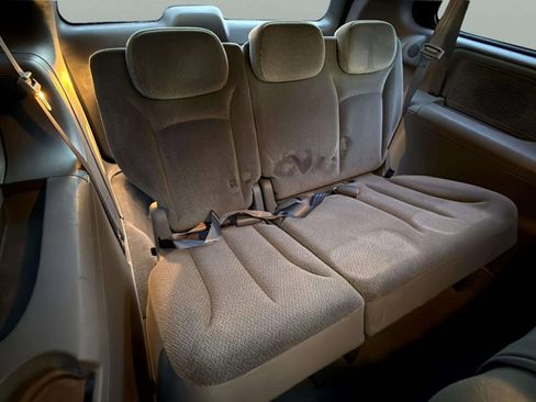 Used 2005 Dodge Grand Caravan SE image 22