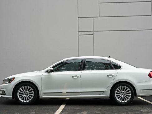 Used 2016 Volkswagen Passat 1.8T SE FWD image 8