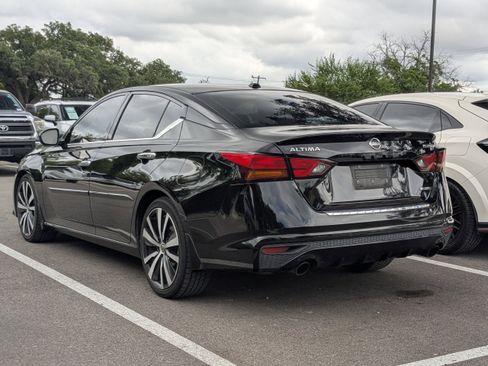 Used 2020 Nissan Altima 2.0 Platinum FWD image 10
