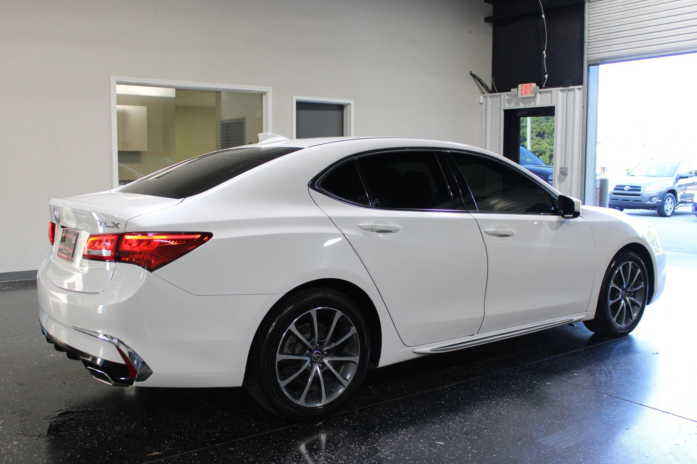 Used 2018 Acura TLX w/ Technology Package FWD image 3