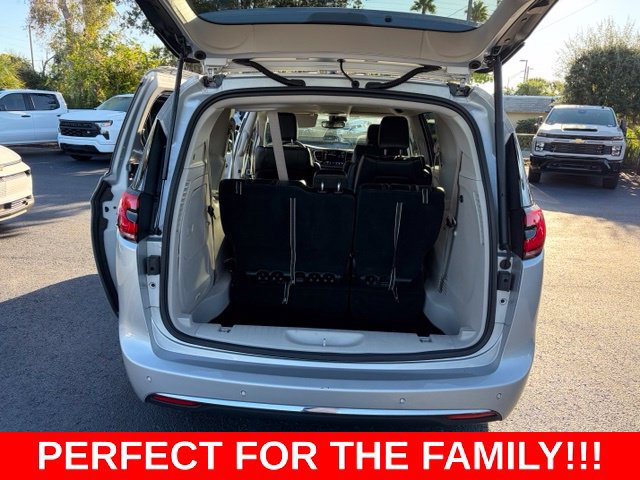 Used 2024 Chrysler Pacifica Limited FWD image 16