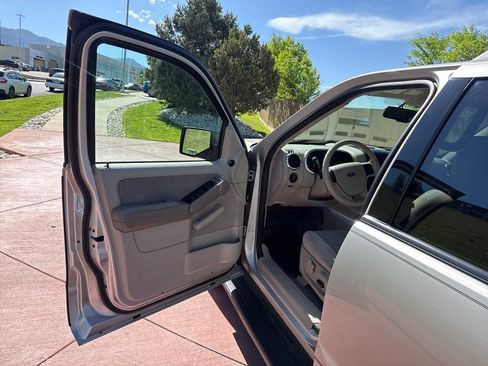 Used 2007 Ford Explorer XLT AWD/4WD image 10