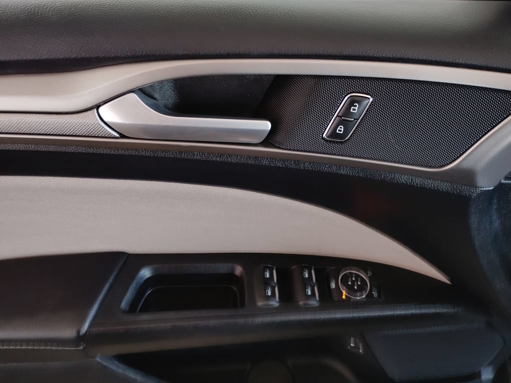 Used 2019 Ford Fusion SE FWD image 23
