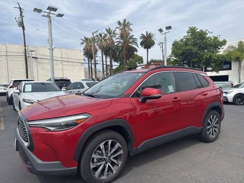 Used 2023 Toyota Corolla Cross XLE w/ Convenience Package image 17