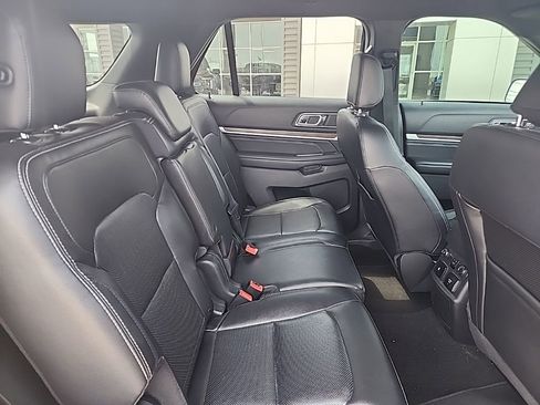 Certified 2019 Ford Explorer Limited w/ Class III Trailer Tow Package image 8