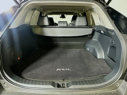 Used 2019 Toyota RAV4 XLE Premium image 28