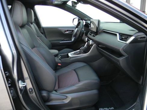Used 2025 Toyota RAV4 XSE w/ Weather Package AWD/4WD image 26