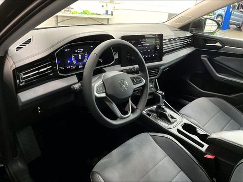 New 2026 Volkswagen Jetta SE FWD image 6