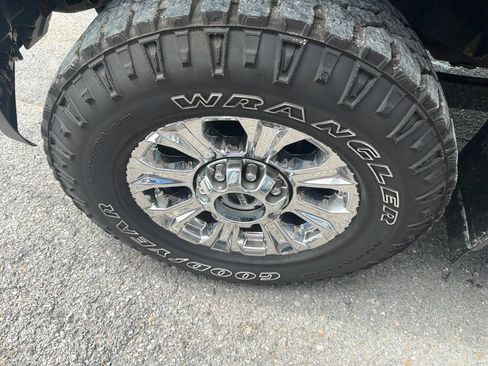 Used 2018 Ford F250 XLT w/ XLT Premium Package AWD/4WD image 4