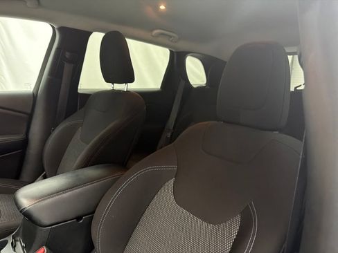 Used 2020 Jeep Cherokee Latitude FWD image 14