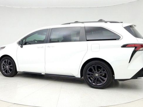 Used 2023 Toyota Sienna XSE image 7