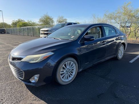 Used 2014 Toyota Avalon Limited w/ Technology Package FWD image 3