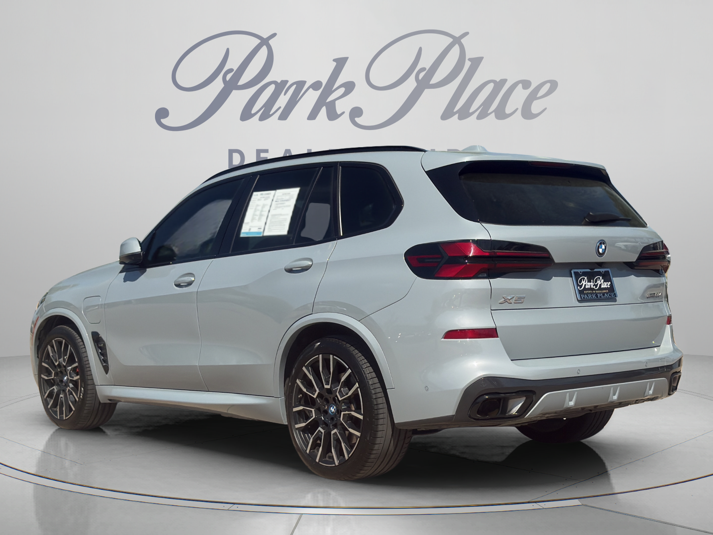 Used 2024 BMW X5 xDrive50e w/ M Sport Package AWD/4WD image 3