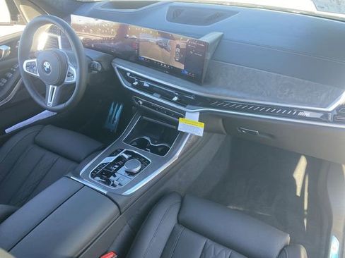 Used 2025 BMW X7 M60i w/ Climate Comfort Package image 12