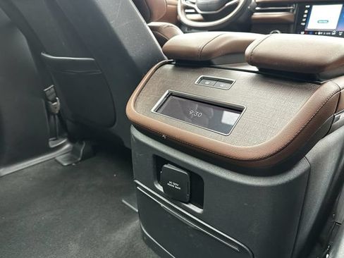 Certified 2025 Lincoln Navigator L Reserve AWD/4WD image 39