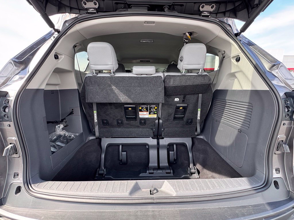 Used 2024 Toyota Sienna XLE FWD image 12