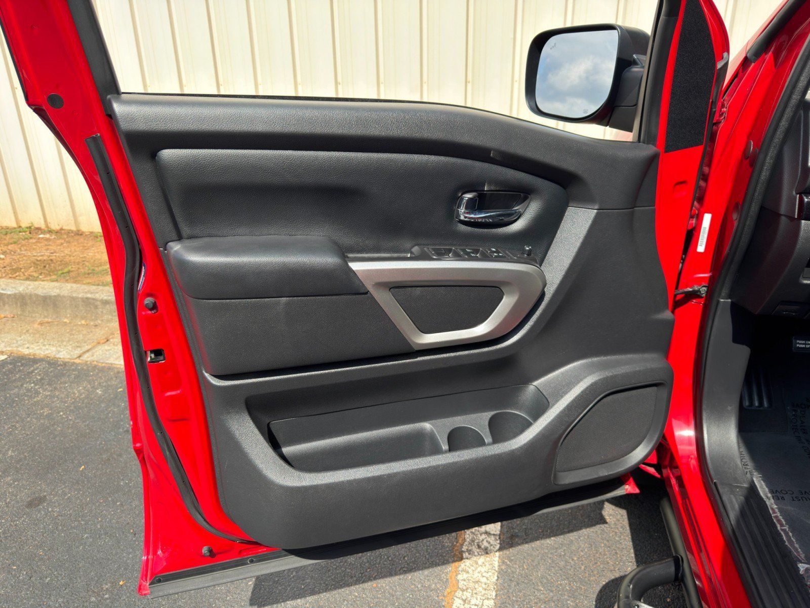Used 2021 Nissan Titan SV w/ SV Convenience Package RWD image 34