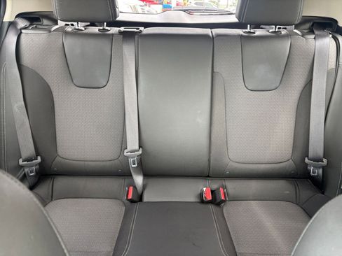 Used 2025 Buick Encore GX Preferred FWD image 37
