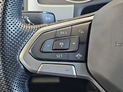Used 2021 Volkswagen Atlas Cross Sport SE AWD/4WD image 22