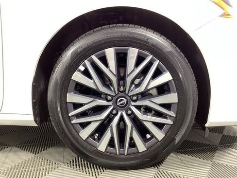 Used 2025 Nissan Altima 2.5 SV FWD image 11