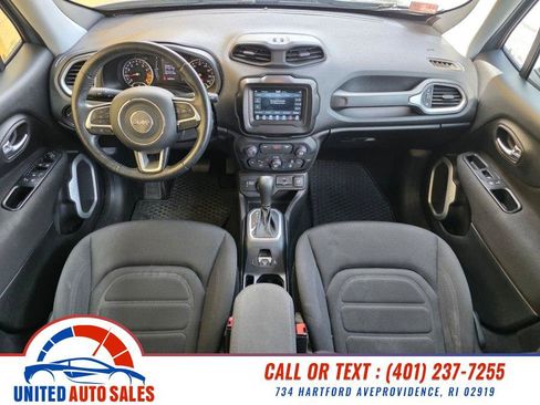 Used 2018 Jeep Renegade Latitude w/ Cold Weather Group AWD/4WD image 14