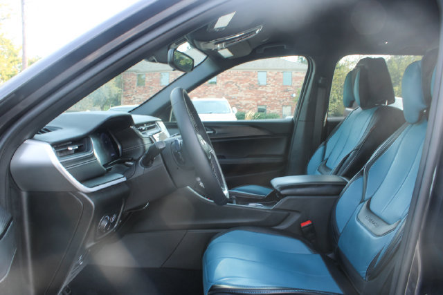 Used 2024 Jeep Grand Cherokee Laredo RWD image 12