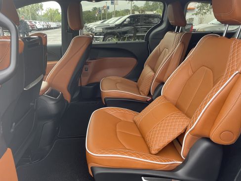 New 2026 Chrysler Pacifica Pinnacle image 33