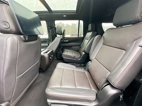 Used 2023 Chevrolet Suburban High Country w/ Advanced Technology Package image 4