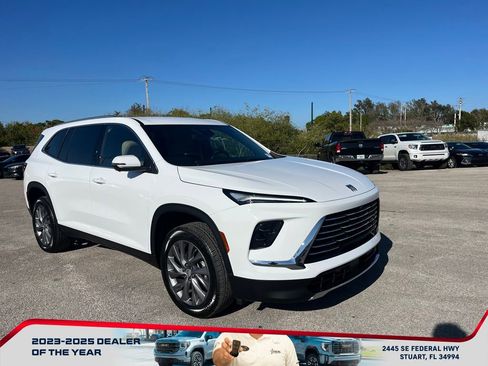 New 2026 Buick Enclave Preferred image 2