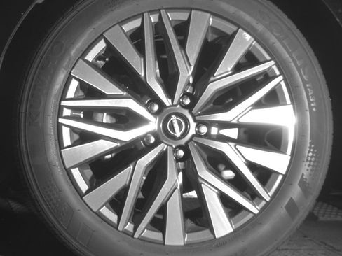 Used 2025 Nissan Altima 2.5 SV FWD image 12