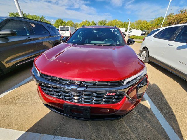Used 2025 Chevrolet Trax RS w/ Sunroof Package FWD image 2