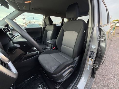 Used 2025 Kia Soul LX w/ LX Technology Package FWD image 34